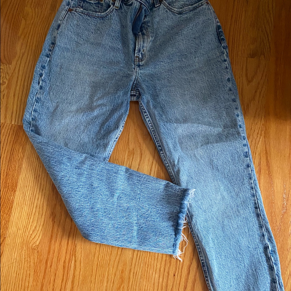 Abercrombie • High Rise Mom Jeans